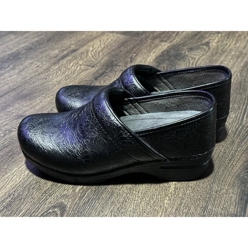 Dansko XP Black Floral Embossed Leather Occupational Nurse Clogs EU 38 US 7.5-8